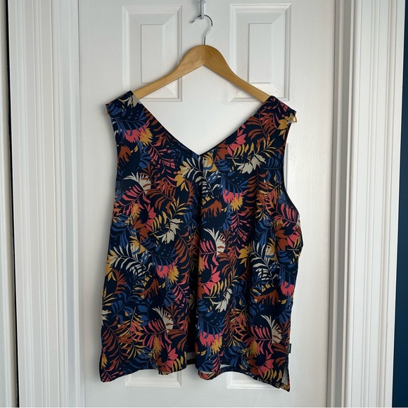 Eddie Bauer Tops - Eddie Bauer Women's Departure V-Neck Print Tank Top EUC